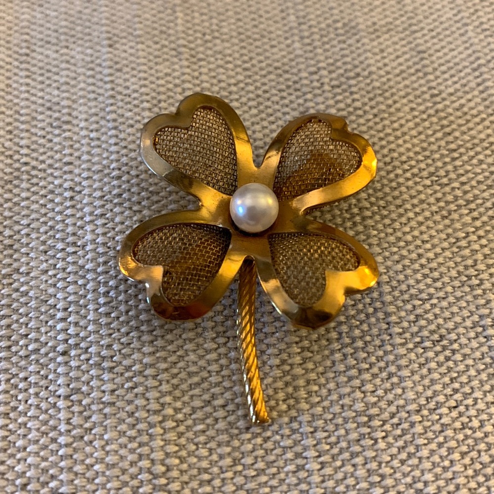 Beautiful vintage Cora gold tone 4 leaf clover 🍀 brooch pin!!